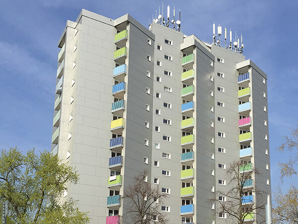 14-stöckiger Wohnblock nach der Sanierung durch die MACON BAU in der Hessischen Straße, Mannheim