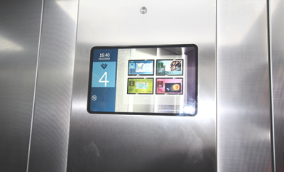 eView-Display im Aufzug