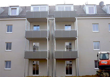 Schrobenhausen_Kellerbergsiedlung, Komplettsanierung mit Dachgeschossauf- und -ausbau sowie vorgestellten Balkonen, MACON BAU GmbH Magdeburg